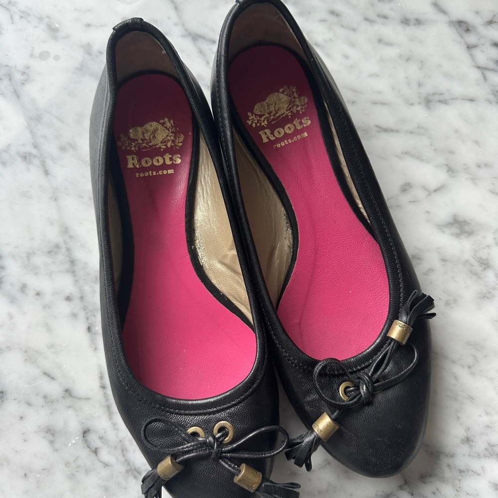 Roots Black Women's Flats with Bow Detail